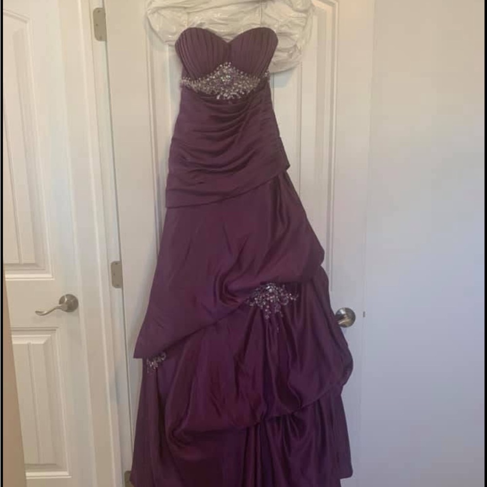 Elegant Purple Strapless Evening Gown